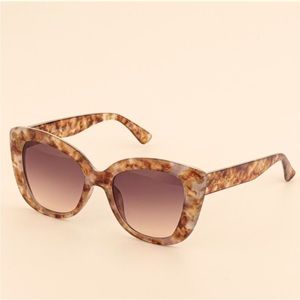 Women’s Tortoise Shell Sunglasses!! Luxury Shades!! NWT